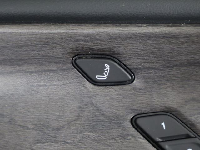 2022 Jeep Grand Cherokee Overland 4x4 - 22946655 - 44