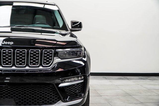 2022 Jeep Grand Cherokee Summit photo 2