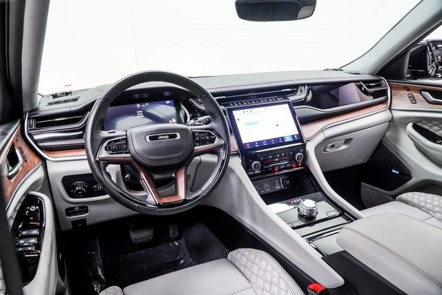 2022 Jeep Grand Cherokee Summit photo 3