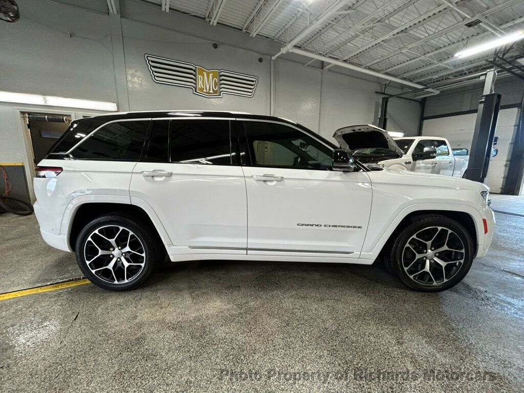 2022 Jeep Grand Cherokee Summit Reserve photo 2