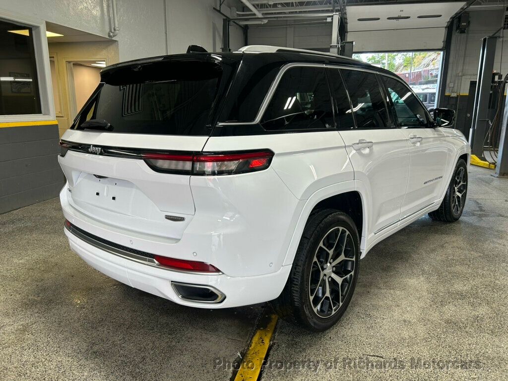 2022 Jeep Grand Cherokee Summit Reserve photo 3