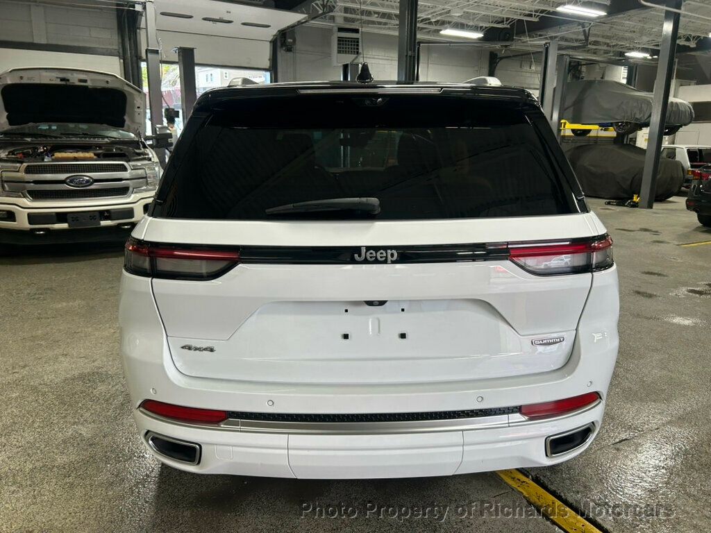 2022 Jeep Grand Cherokee Summit Reserve photo 4