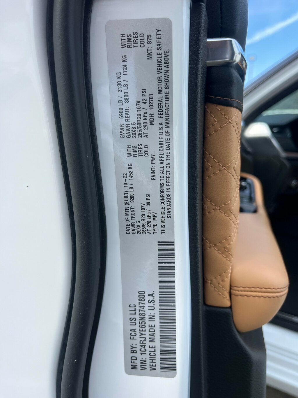 2022 Jeep Grand Cherokee 4xe Grand Cherokee Summit 4x4 $79,600 MSRP - 22986890 - 17