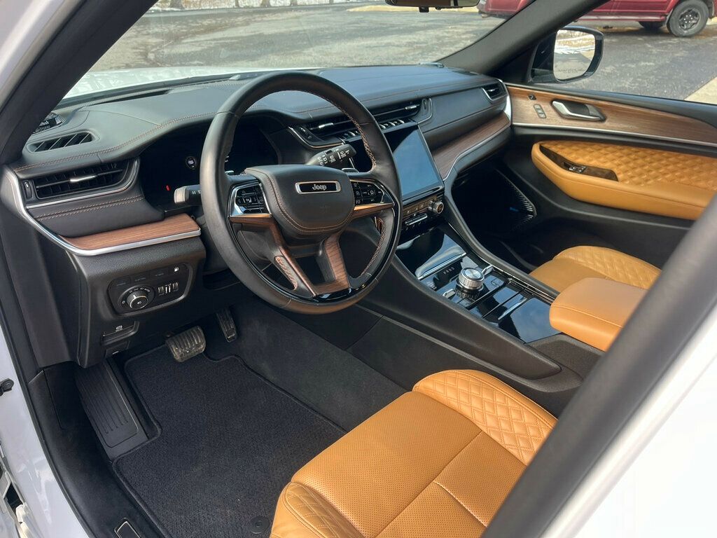 2022 Jeep Grand Cherokee 4xe Grand Cherokee Summit 4x4 $79,600 MSRP - 22986890 - 19