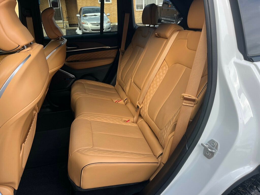 2022 Jeep Grand Cherokee 4xe Grand Cherokee Summit 4x4 $79,600 MSRP - 22986890 - 32