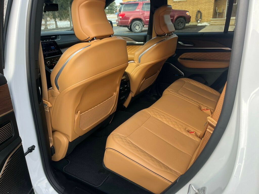 2022 Jeep Grand Cherokee 4xe Grand Cherokee Summit 4x4 $79,600 MSRP - 22986890 - 33