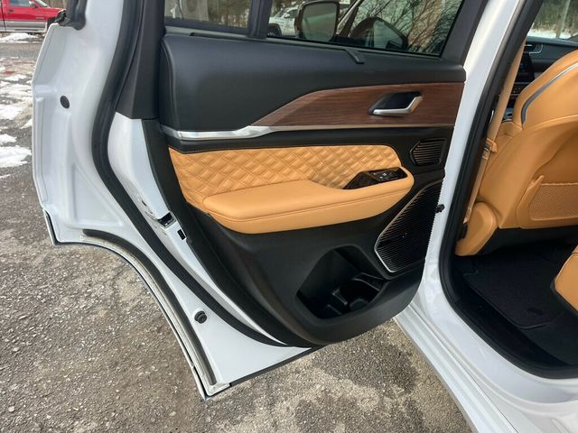 2022 Jeep Grand Cherokee 4xe Grand Cherokee Summit 4x4 $79,600 MSRP - 22986890 - 34