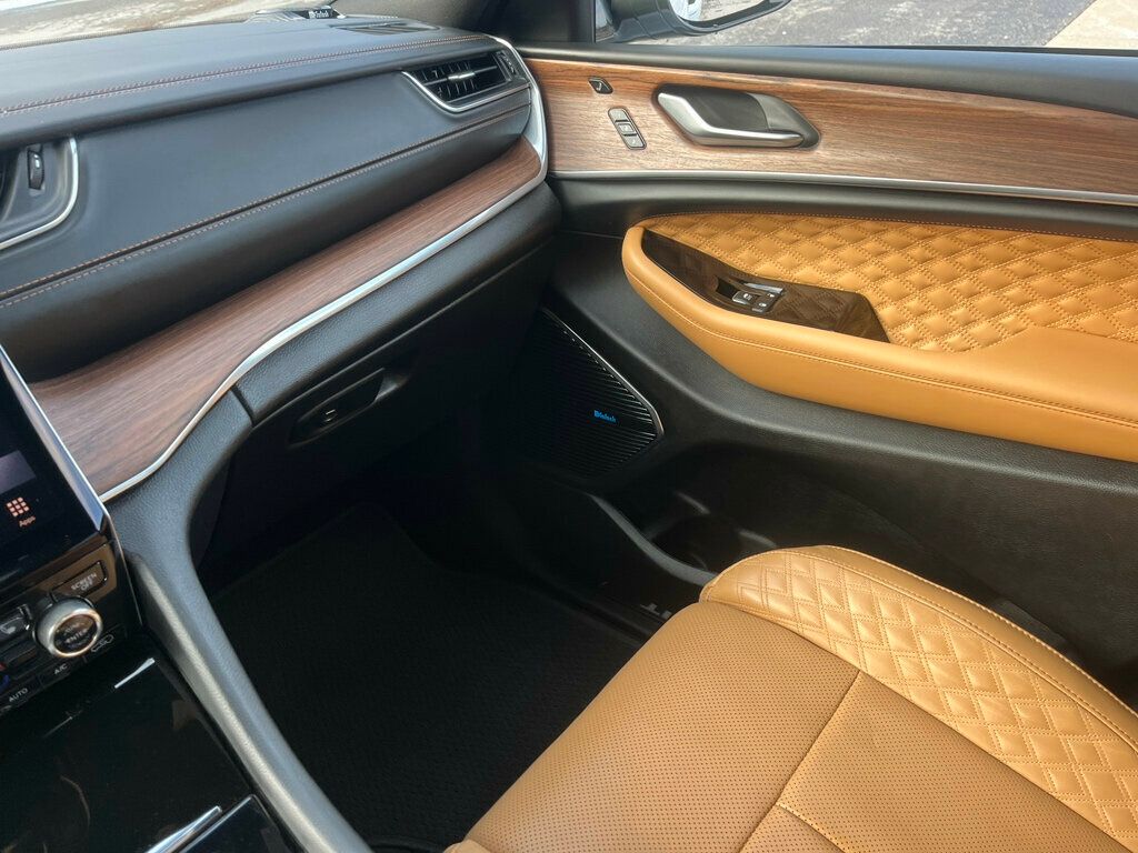 2022 Jeep Grand Cherokee 4xe Grand Cherokee Summit 4x4 $79,600 MSRP - 22986890 - 35