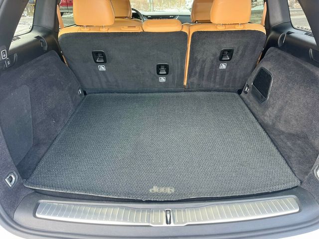 2022 Jeep Grand Cherokee 4xe Grand Cherokee Summit 4x4 $79,600 MSRP - 22986890 - 39