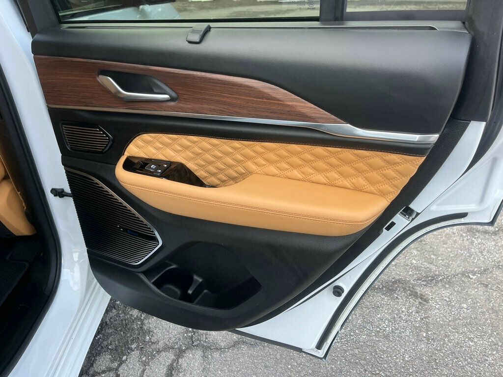 2022 Jeep Grand Cherokee 4xe Grand Cherokee Summit 4x4 $79,600 MSRP - 22986890 - 43