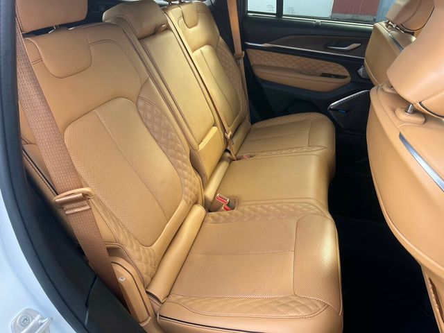 2022 Jeep Grand Cherokee 4xe Grand Cherokee Summit 4x4 $79,600 MSRP - 22986890 - 46