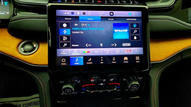 2022 Jeep Grand Cherokee 4xe Summit Reserve 4x4 with MOPAR Finishing Package & Luxury Tech V - 22967918 - 16