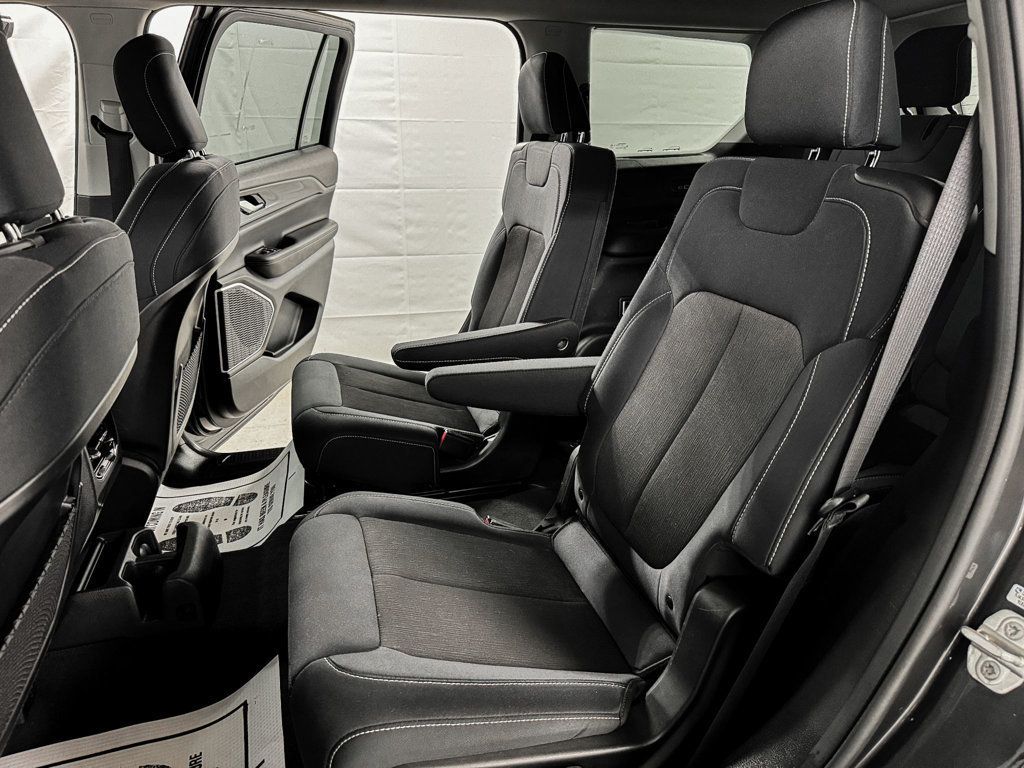 2022 Jeep Grand Cherokee Laredo photo 9