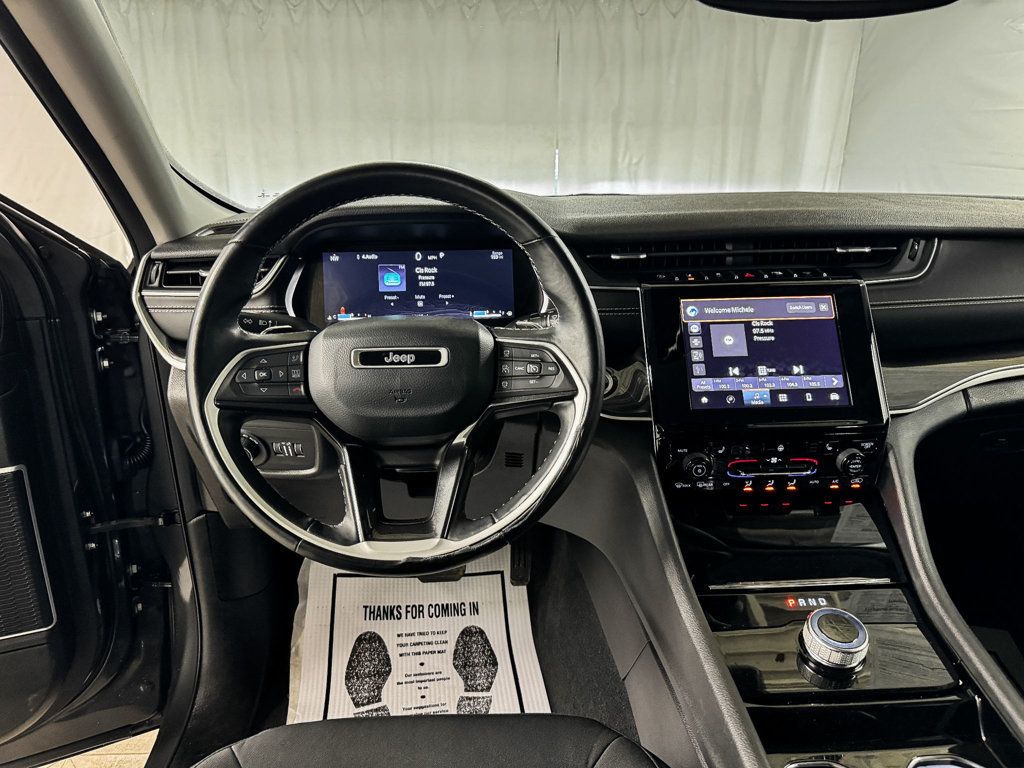 2022 Jeep Grand Cherokee Laredo photo 13