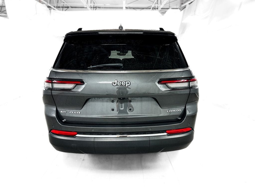 2022 Jeep Grand Cherokee Laredo photo 4