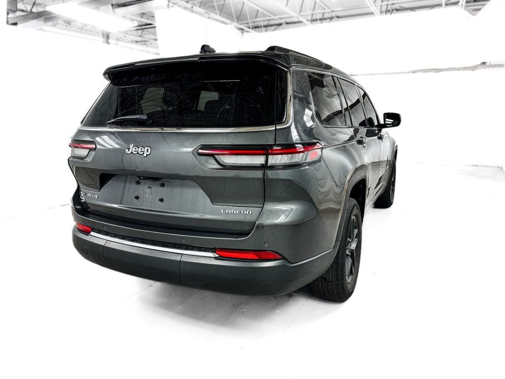 2022 Jeep Grand Cherokee Laredo photo 5