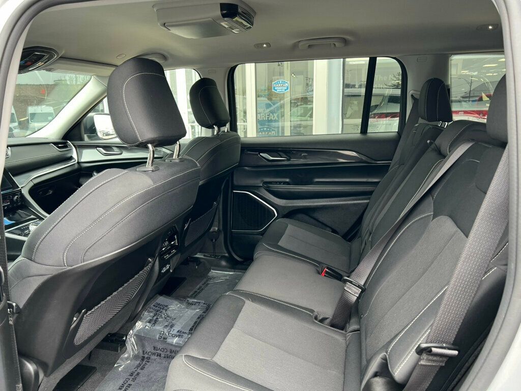 2022 Jeep Grand Cherokee L Laredo 4x4 - 22832744 - 17