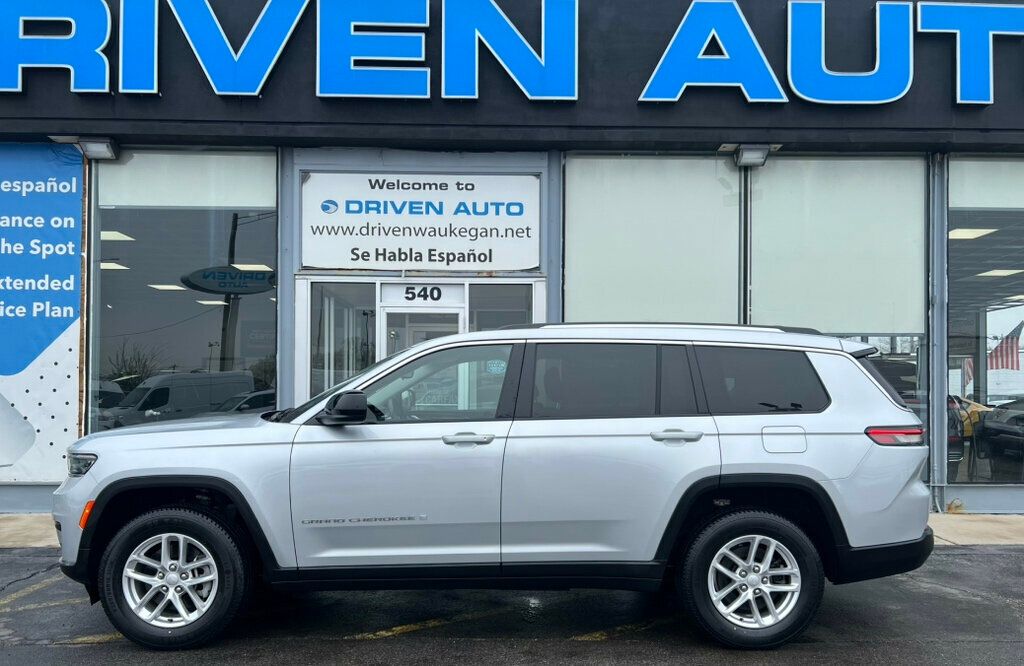 2022 Jeep Grand Cherokee Laredo photo 2