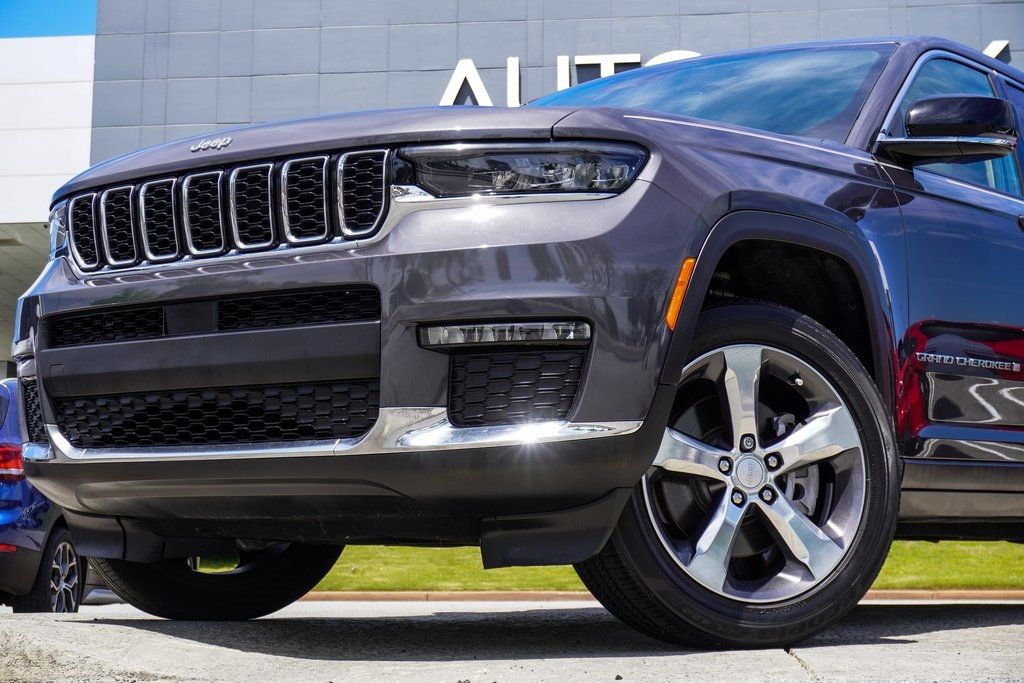 2022 Jeep Grand Cherokee Limited photo 2