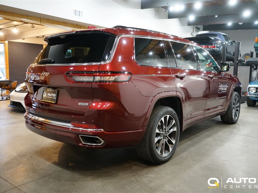 2022 Jeep Grand Cherokee Overland photo 2