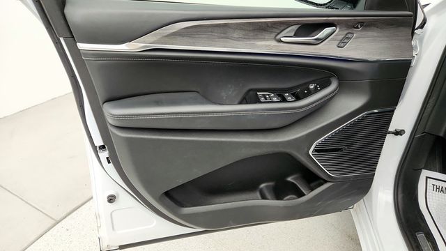 2022 Jeep Grand Cherokee L Overland 4x4 with Luxury Tech IV & Uconnect 5 10.1'' Navigation - 22948087 - 10