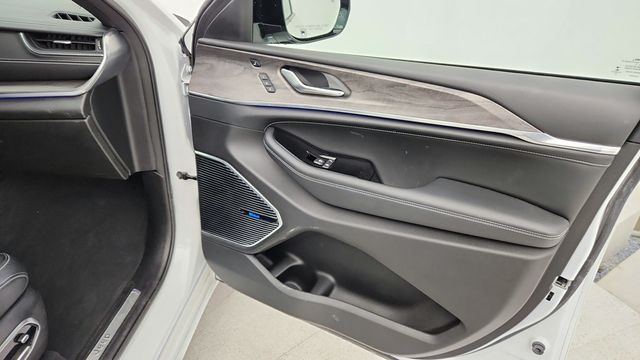 2022 Jeep Grand Cherokee L Overland 4x4 with Luxury Tech IV & Uconnect 5 10.1'' Navigation - 22948087 - 26