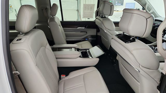 2022 Jeep Grand Wagoneer Series I 4x4 w/ 22'' Wheels, Front Passenger Interactive Display - 22941634 - 26