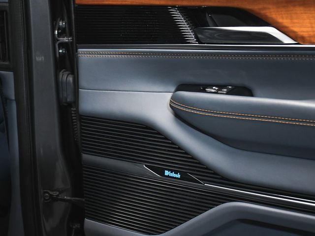 2022 Jeep Grand Wagoneer Series II - 23035225 - 14