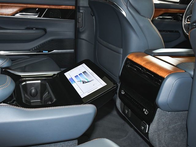 2022 Jeep Grand Wagoneer Series II - 23035225 - 50