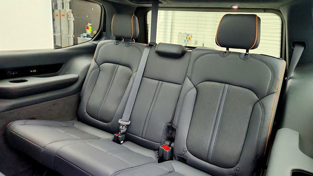 2022 Jeep Grand Wagoneer Series II 4x4 w/ Convenience Group & Passenger Display - 23042726 - 20