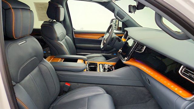 2022 Jeep Grand Wagoneer Series II 4x4 w/ Convenience Group & Passenger Display - 23042726 - 24