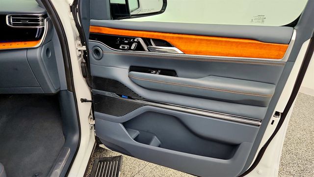 2022 Jeep Grand Wagoneer Series II 4x4 w/ Convenience Group & Passenger Display - 23042726 - 26