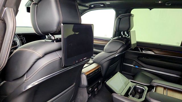 2022 Jeep Grand Wagoneer Series II 4x4 w/ Rear Seat Entertainment & 22'' Premium Wheels - 23000651 - 23