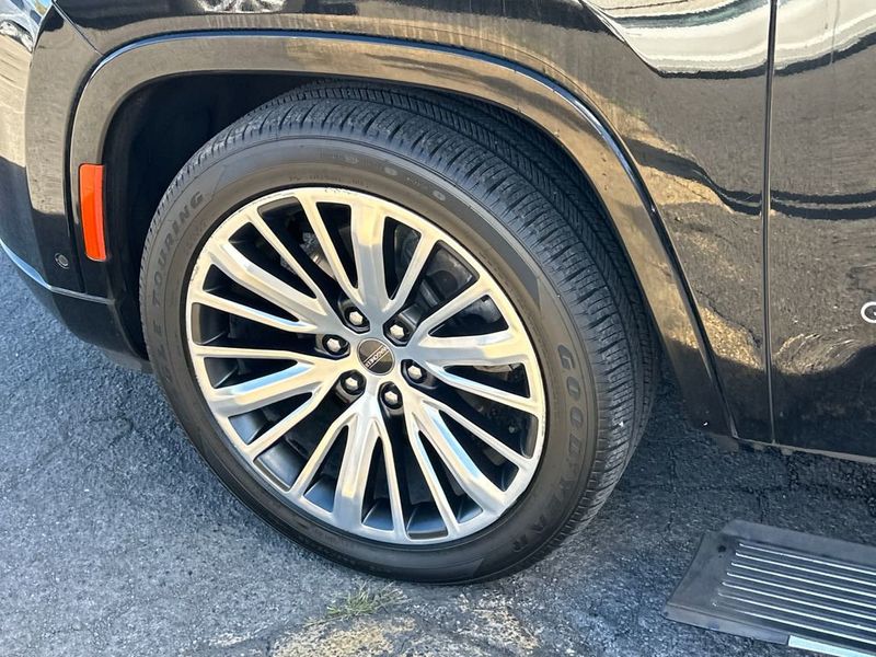 2022 Jeep Grand Wagoneer Series III 4x4 - 22950421 - 11