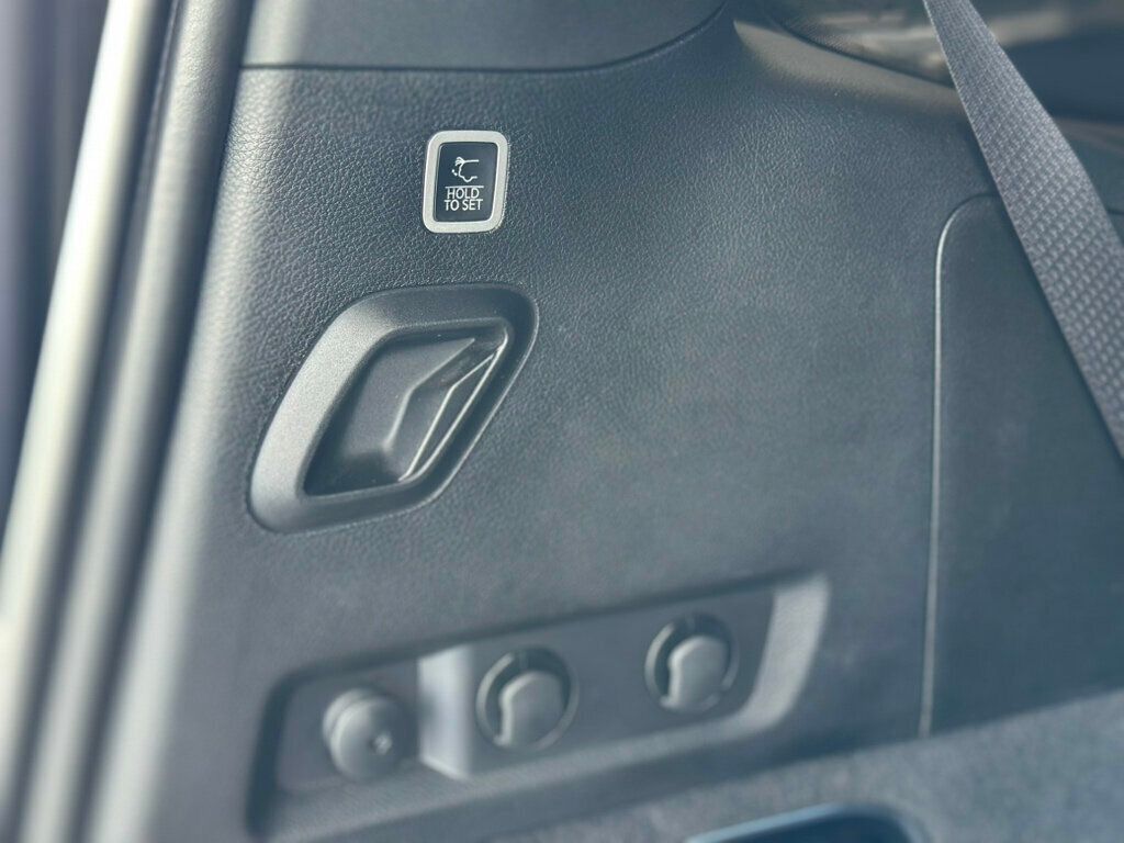 2022 Jeep Grand Wagoneer III photo 8