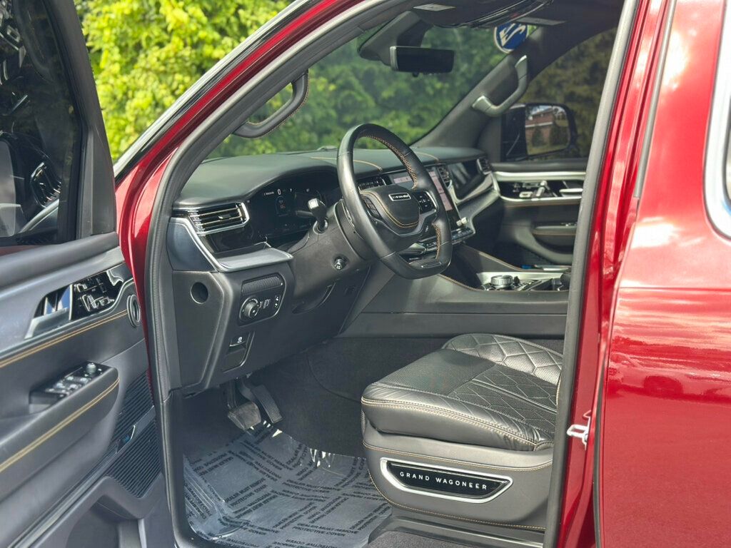 2022 Jeep Grand Wagoneer III photo 16