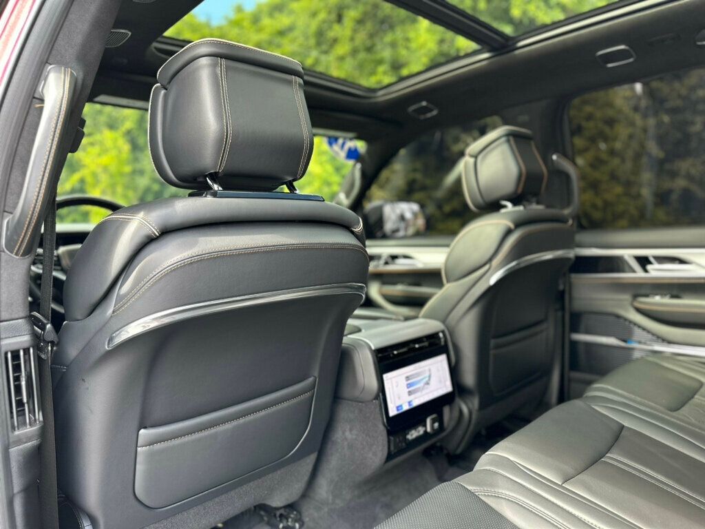 2022 Jeep Grand Wagoneer III photo 24