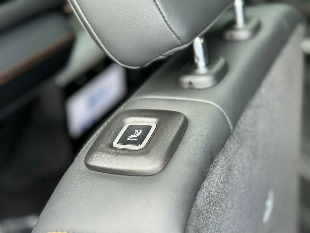 2022 Jeep Grand Wagoneer III photo 28