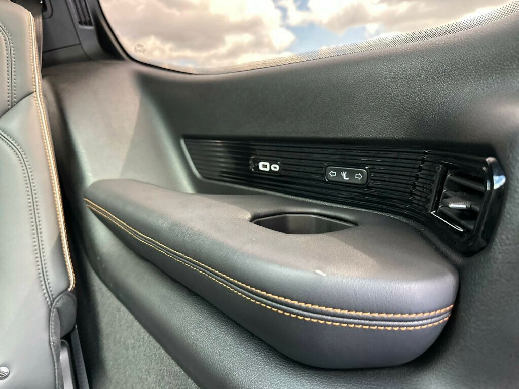 2022 Jeep Grand Wagoneer III photo 30