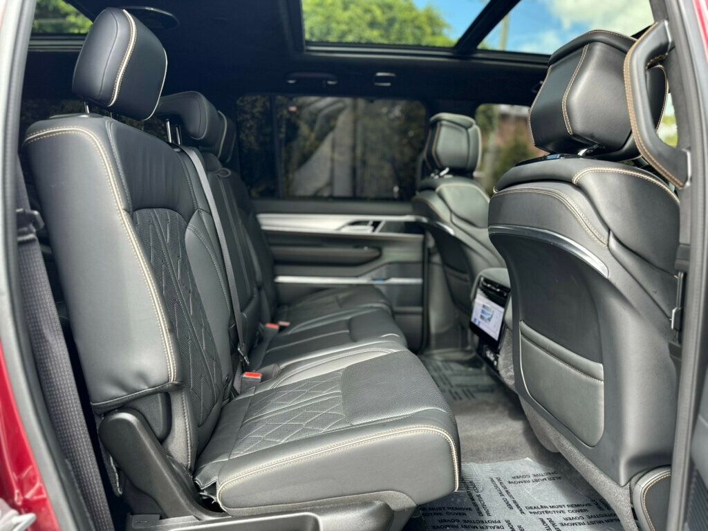 2022 Jeep Grand Wagoneer III photo 33