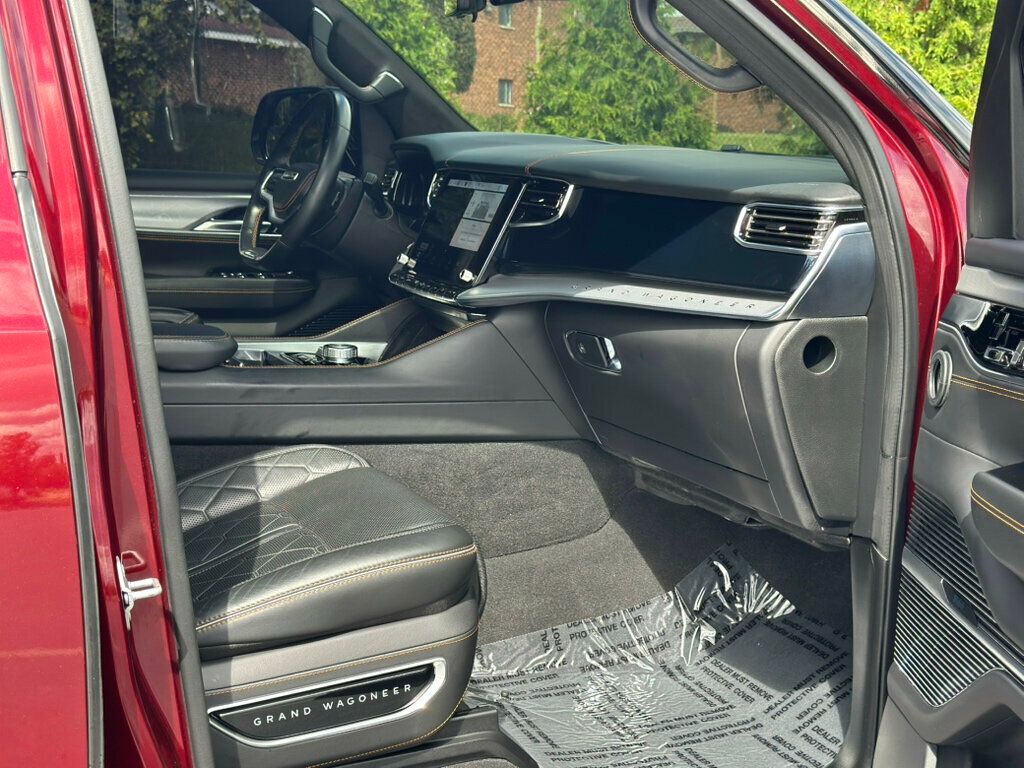 2022 Jeep Grand Wagoneer III photo 36