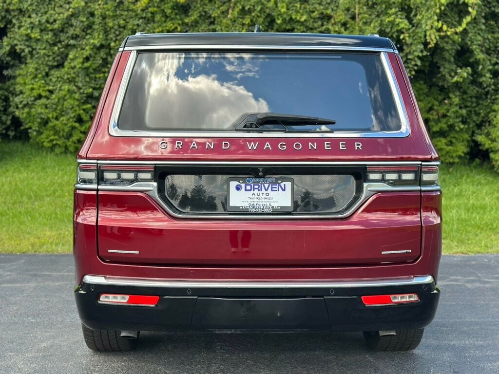 2022 Jeep Grand Wagoneer III photo 2