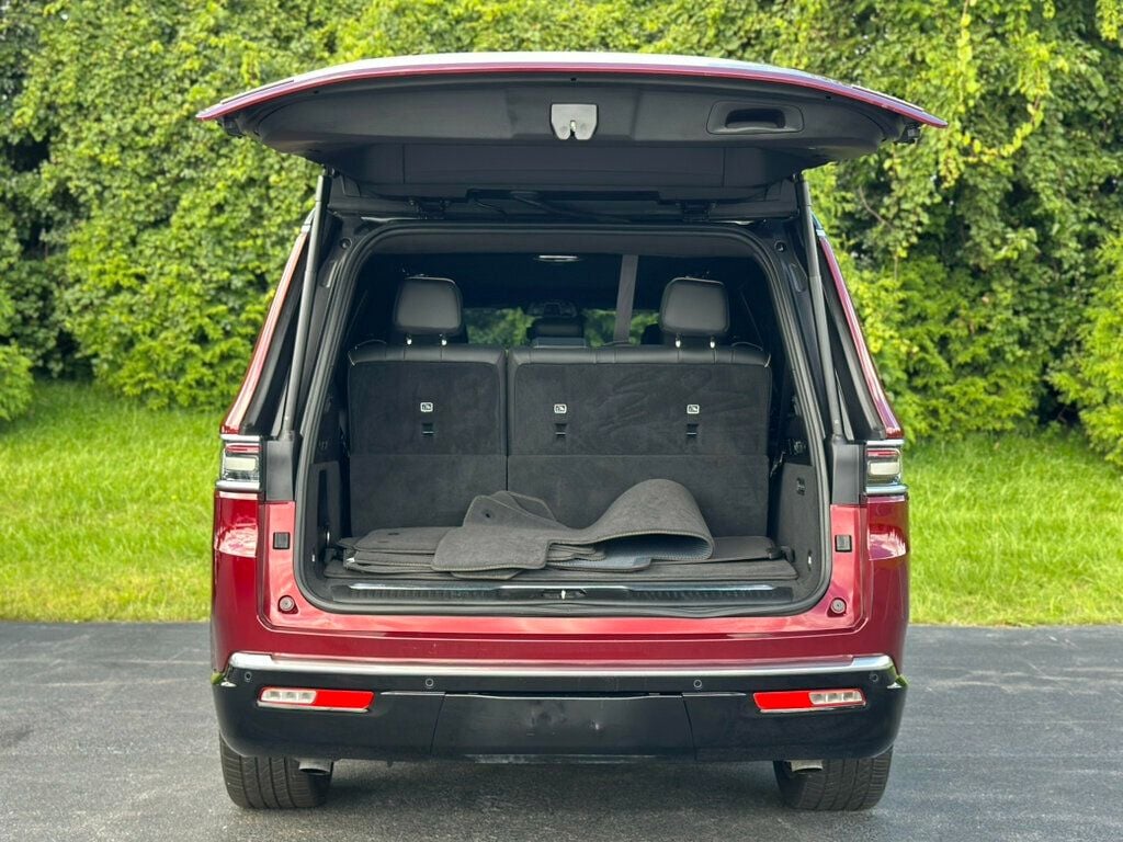 2022 Jeep Grand Wagoneer III photo 3
