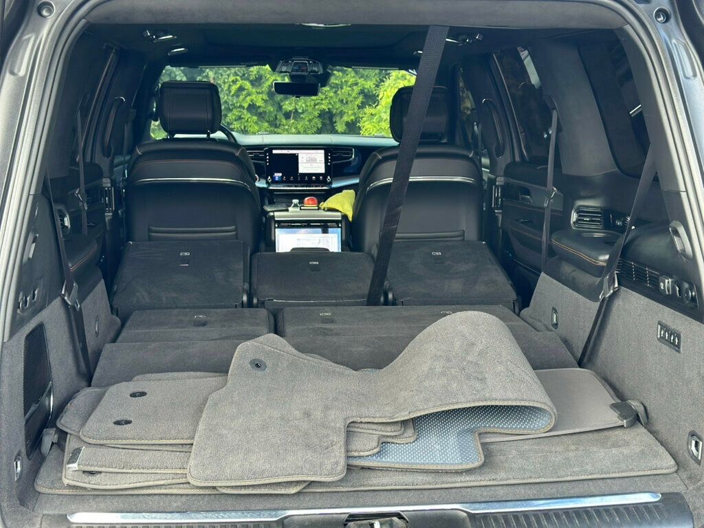2022 Jeep Grand Wagoneer III photo 6