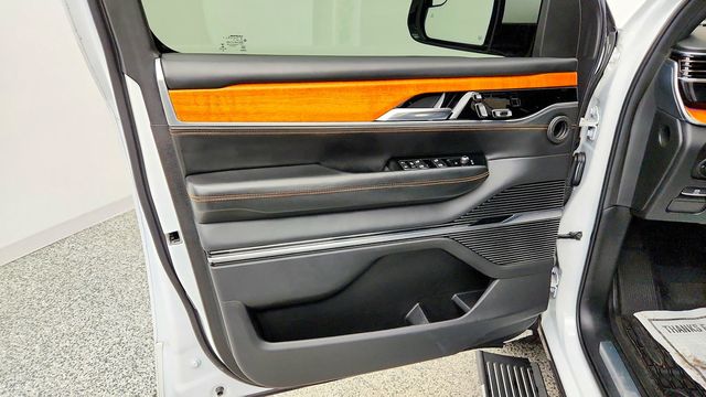 2022 Jeep Grand Wagoneer Series III 4x4 w/ Rear Entertainment, HD Tow Pkg & 22'' Wheels - 23088628 - 10