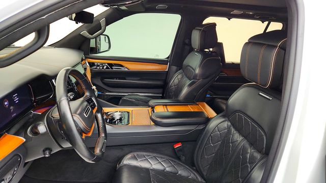 2022 Jeep Grand Wagoneer Series III 4x4 w/ Rear Entertainment, HD Tow Pkg & 22'' Wheels - 23088628 - 17