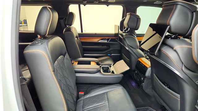 2022 Jeep Grand Wagoneer Series III 4x4 w/ Rear Entertainment, HD Tow Pkg & 22'' Wheels - 23088628 - 22