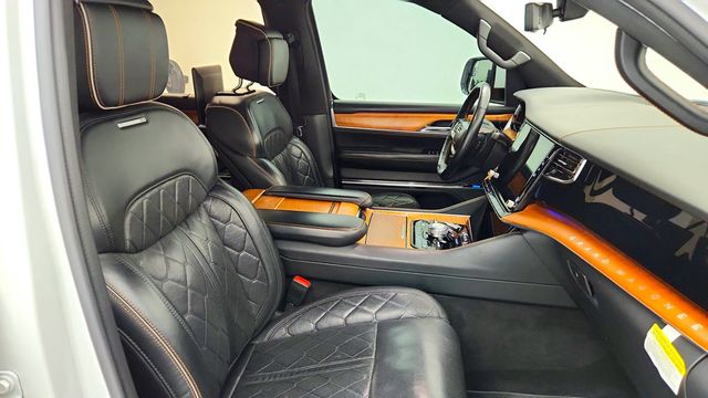2022 Jeep Grand Wagoneer Series III 4x4 w/ Rear Entertainment, HD Tow Pkg & 22'' Wheels - 23088628 - 24