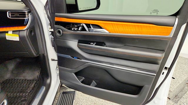 2022 Jeep Grand Wagoneer Series III 4x4 w/ Rear Entertainment, HD Tow Pkg & 22'' Wheels - 23088628 - 26