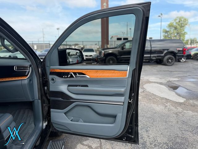 2022 Jeep Grand Wagoneer Series II Sport Utility 4D - 23051539 - 19